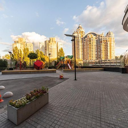 New Building Near Arena City Lesi Ukrainky 7A Kyiv Exterior foto