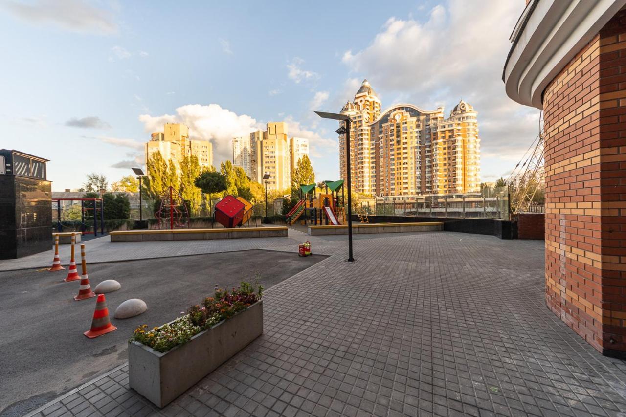 New Building Near Arena City Lesi Ukrainky 7A Kyiv Exterior foto